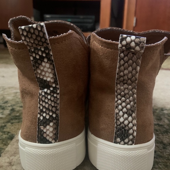 Ladies Shoes - Picture 2 of 5